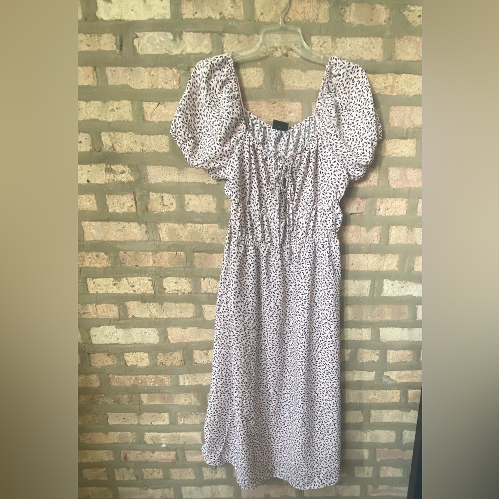 Who What Wear Off White and Black Floral Print Square Neck Midi Dress - Medium